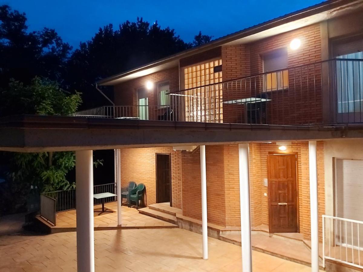 Apartamentos La Francesa Santa Pau Ngoại thất bức ảnh