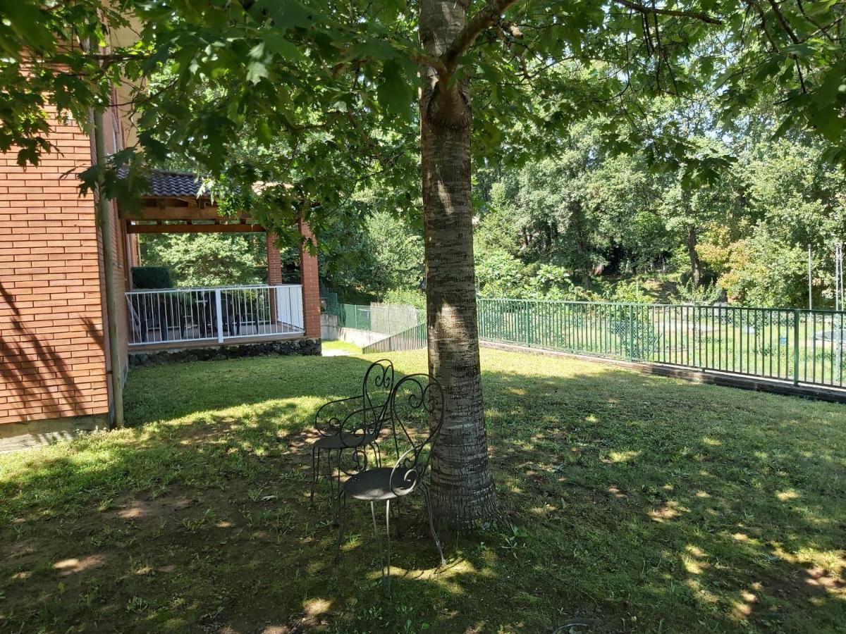 Apartamentos La Francesa Santa Pau Ngoại thất bức ảnh