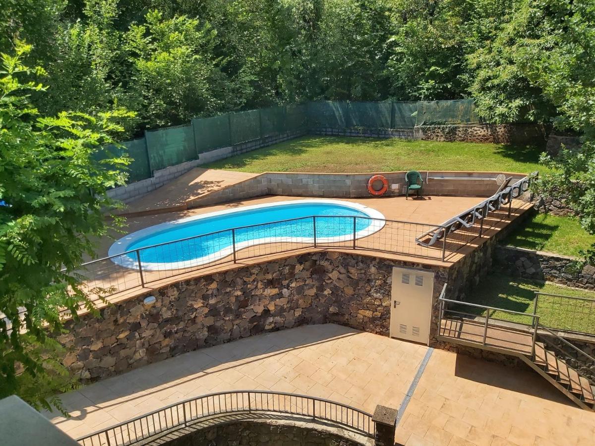 Apartamentos La Francesa Santa Pau Ngoại thất bức ảnh